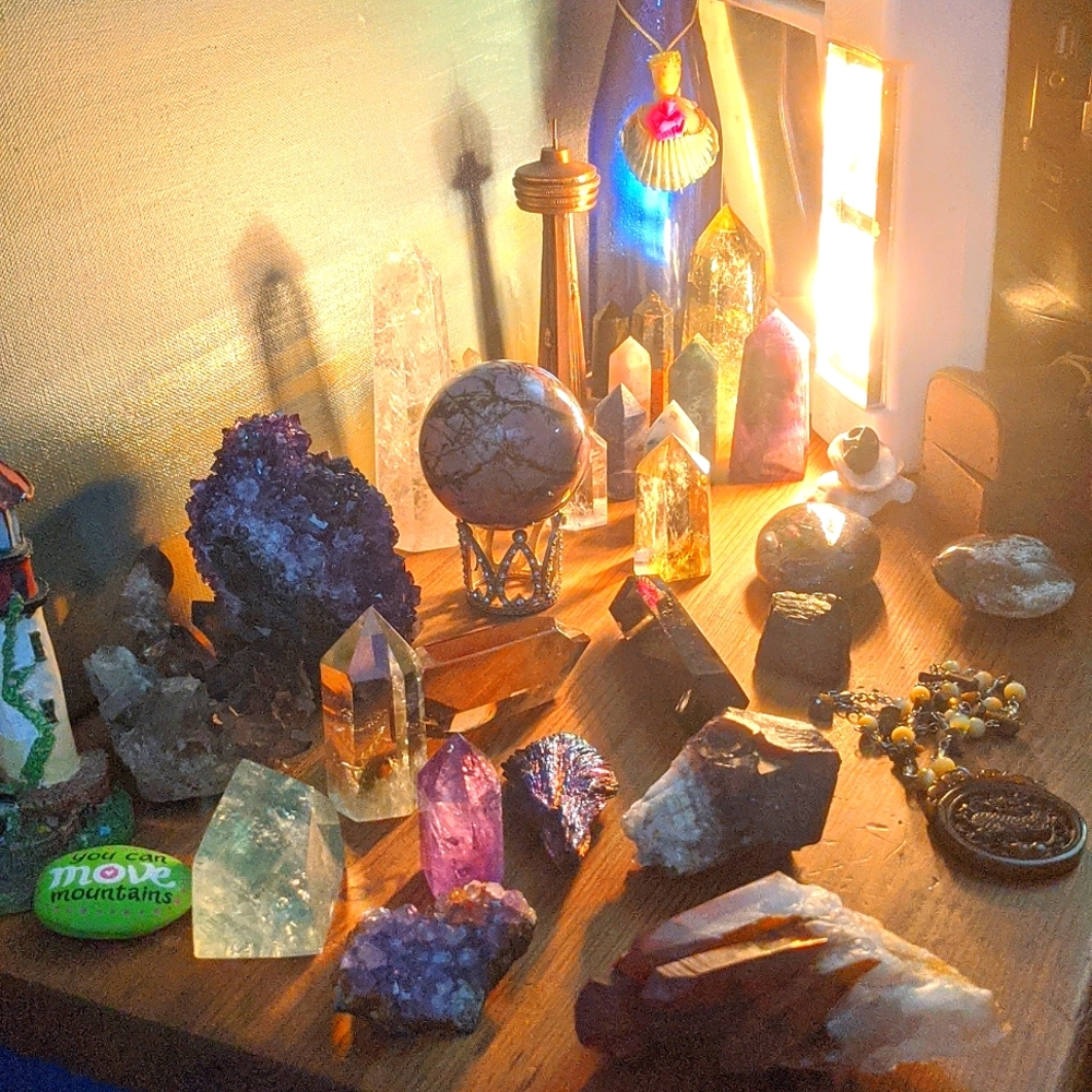 Crystal World - LIVE SHOW AUCTION LISTING